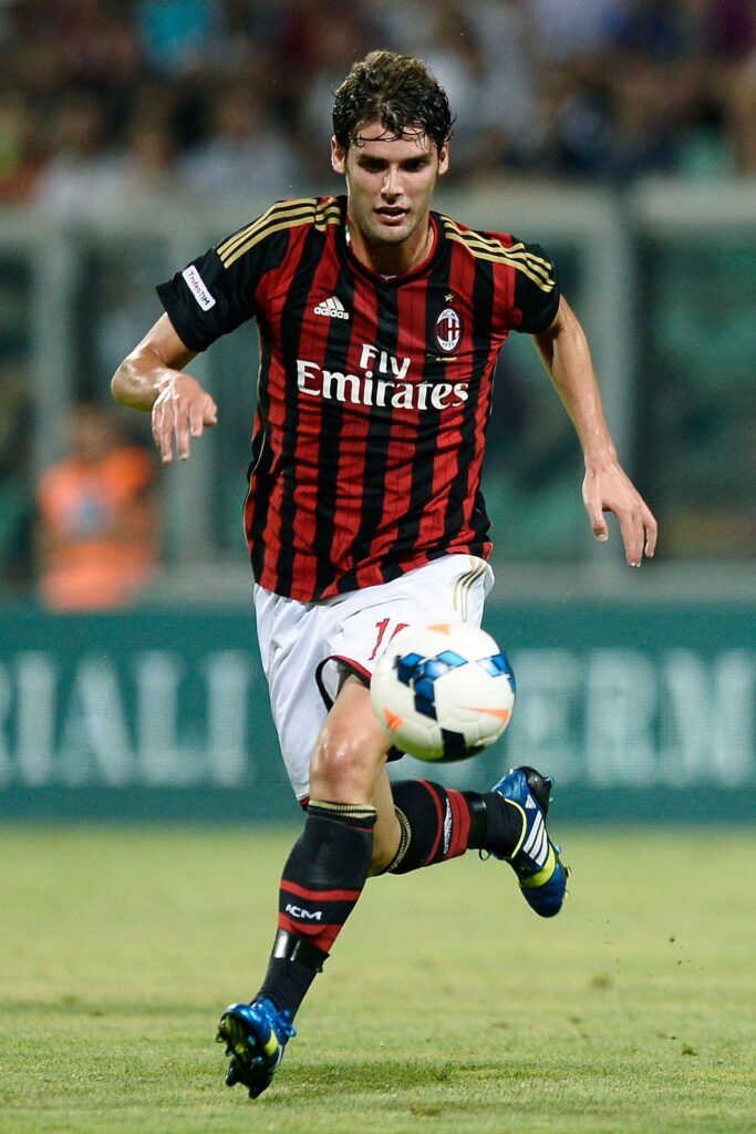 24 candeline per Andrea Poli 1 Poli Andrea Milan maglia casa 2013 azione ifa